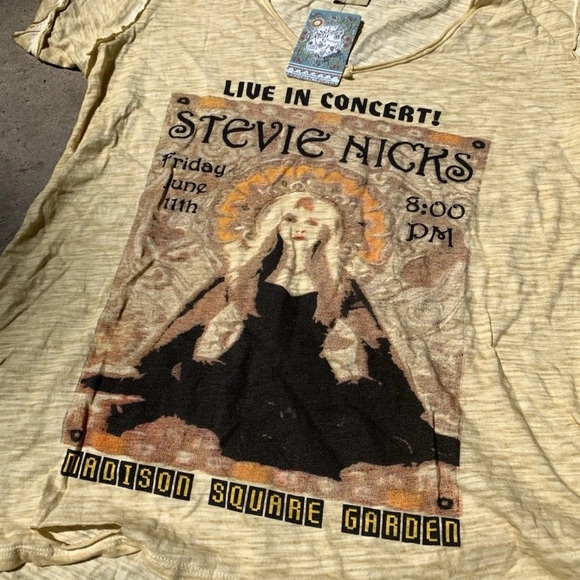 NWOT- Jaded Gypsy Distressed Stevie Nicks Rare Tee. Size S/M (oversized fit) - Picture 4 of 6